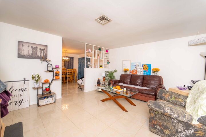 Property Photo:  382 SE Evans Avenue  FL 34984