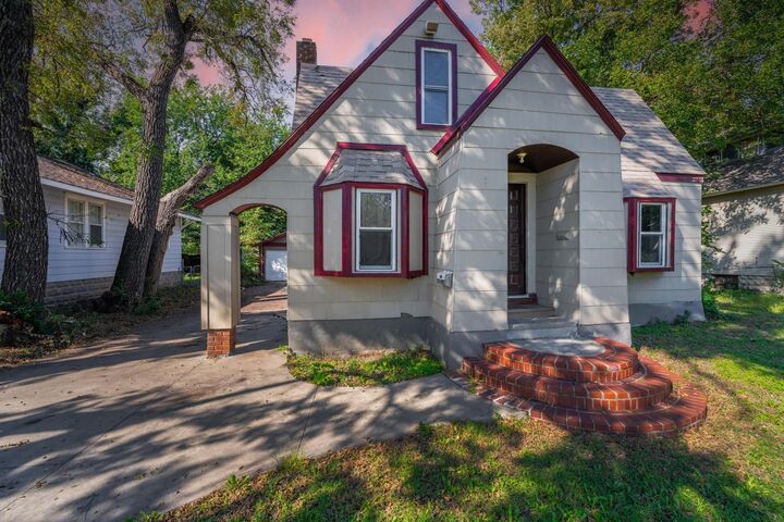 Property Photo: 1509 S Kansas Ave KS 67211-3624