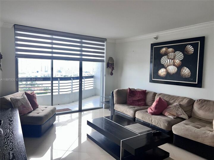 Property Photo:  19101 NE 36th Ct 2109  FL 33180 