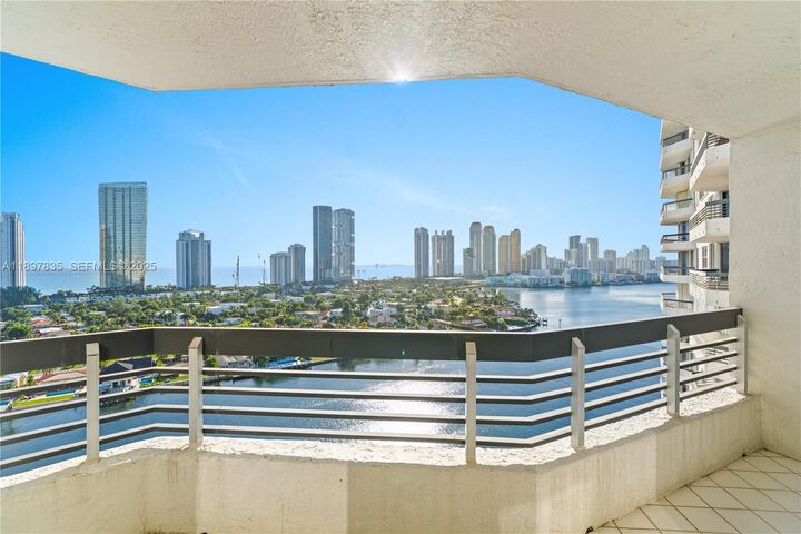 Property Photo: 19101 NE 36th Ct 2109 FL 33180