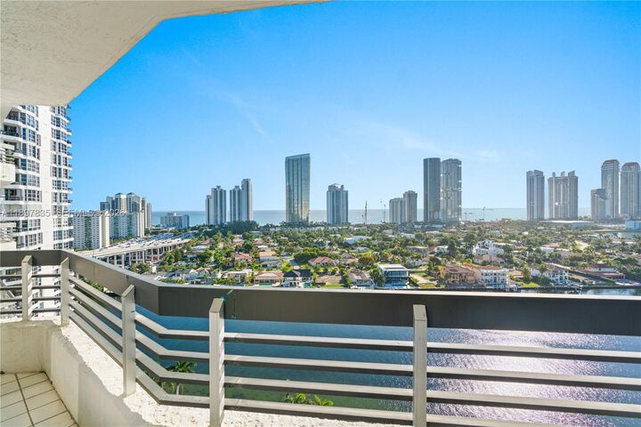 Property Photo:  19101 NE 36th Ct 2109  FL 33180 