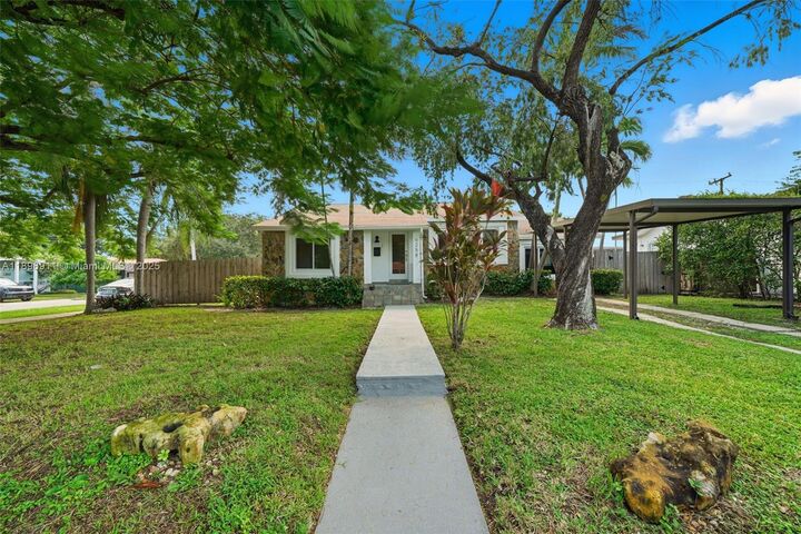Property Photo: 6258 SW 39th St FL 33155