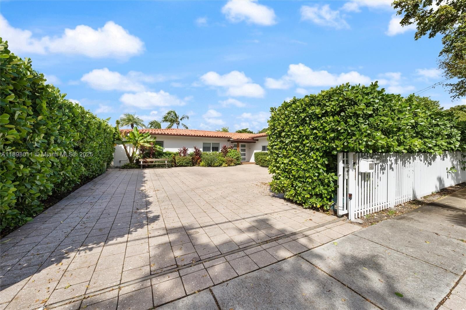 Property Photo: 12944 Banyan Rd FL 33181