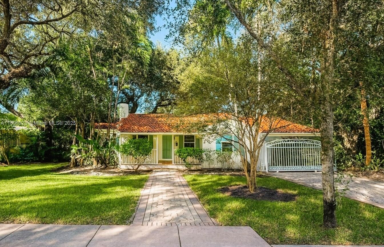Property Photo: 1100 El Rado St FL 33134