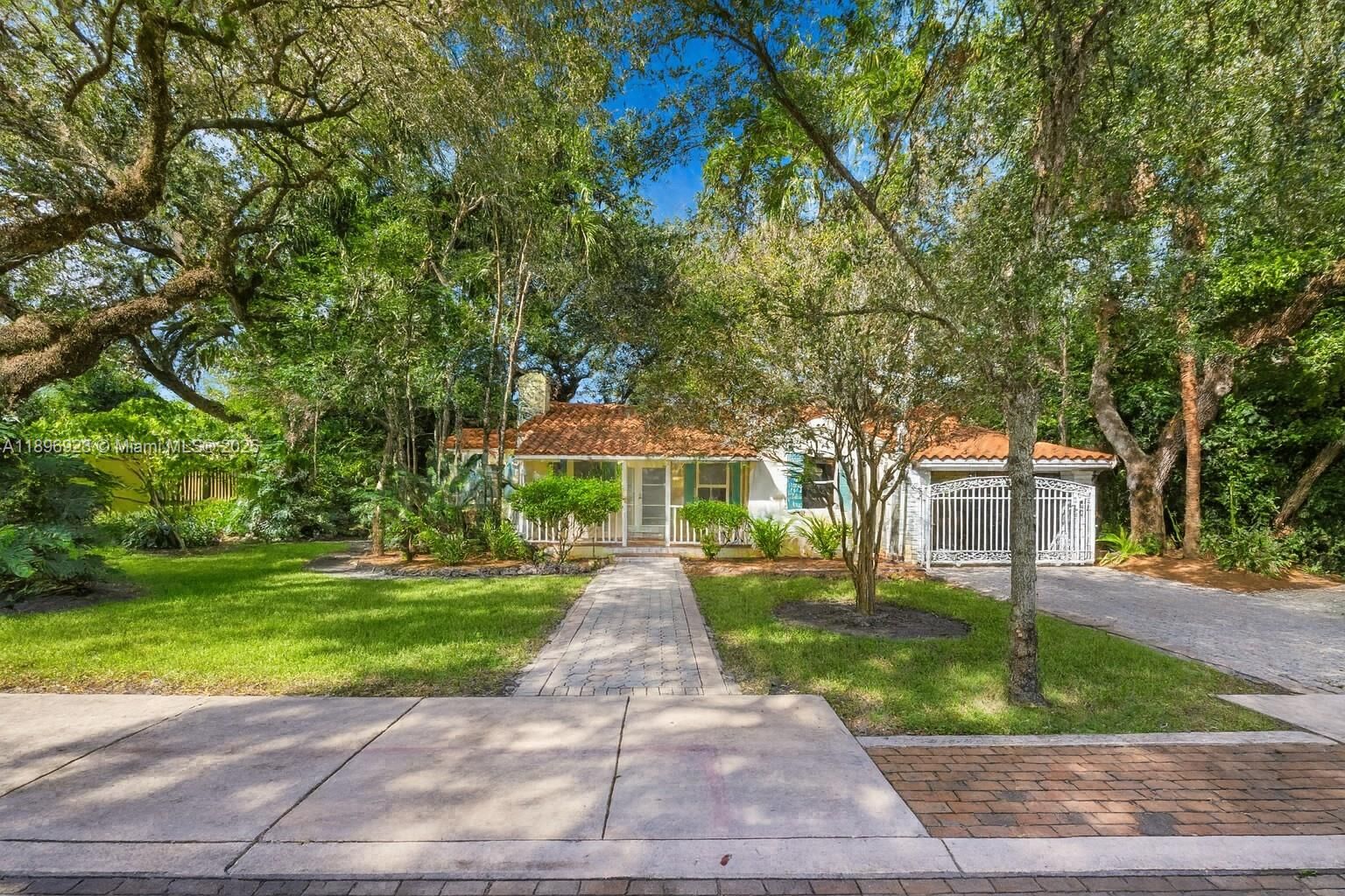 Property Photo:  1100 El Rado St  FL 33134 