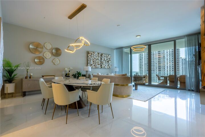 Property Photo: 300 Biscayne Boulevard Way 2203C FL 33131