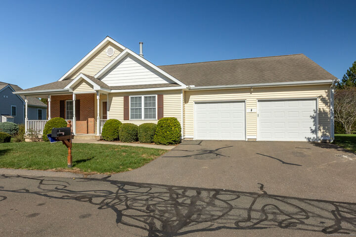 Property Photo: 3 Quail Hollow Close 3 CT 06066