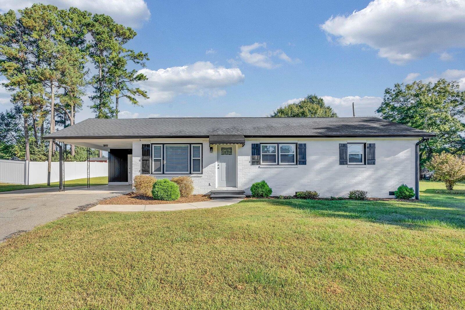Property Photo: 271 Cherry Hill Road SC 29307