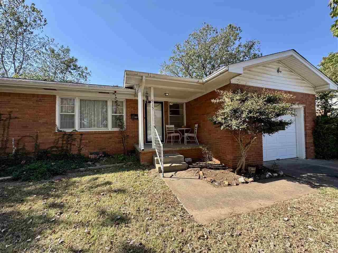 Property Photo: 915 S Howerton Place OK 74023