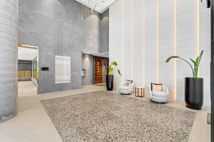 Property Photo:  7890 Jane Street N 5609  ON L4K 0K9