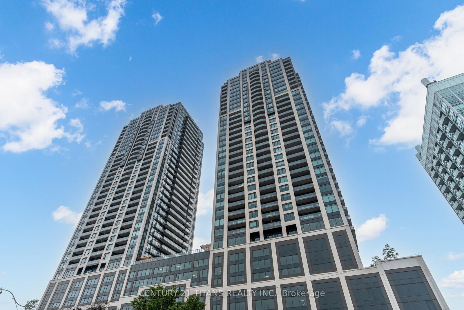 Property Photo: 1926 Lakeshore Boulevard 4010 ON M6S 1A2