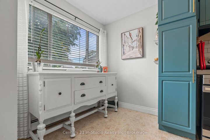 Property Photo: 62 Laurie Crescent 62 ON N4K 6C3