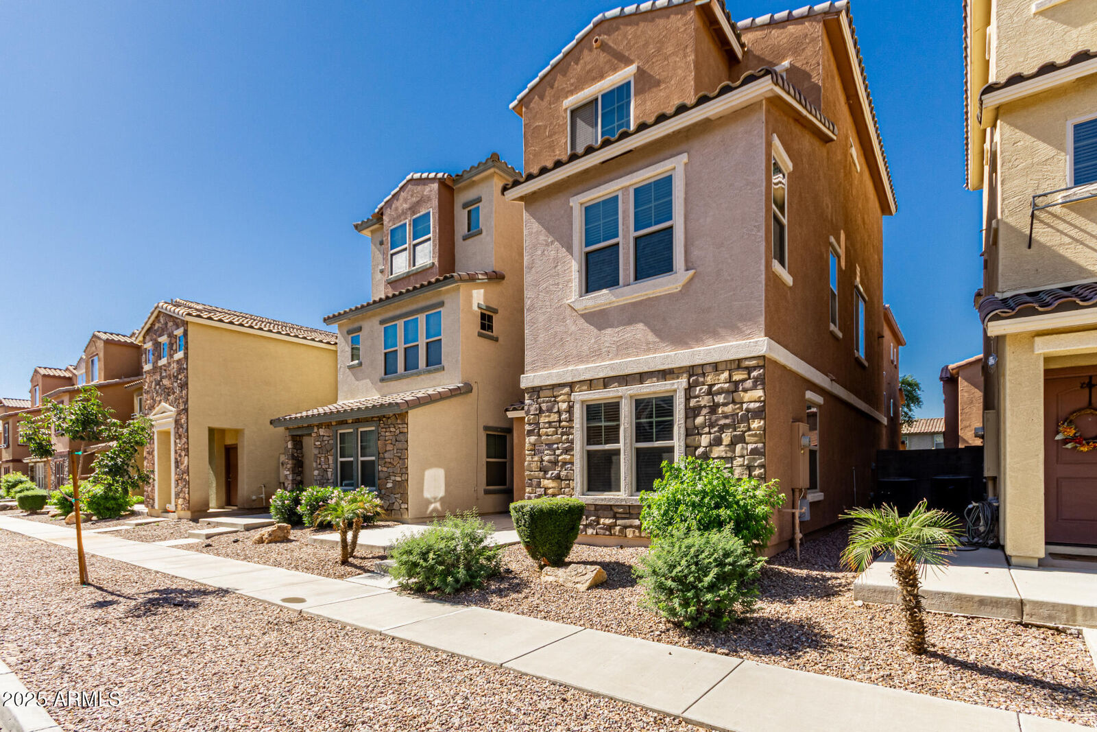Property Photo: 2044 N 77th Lane AZ 85035