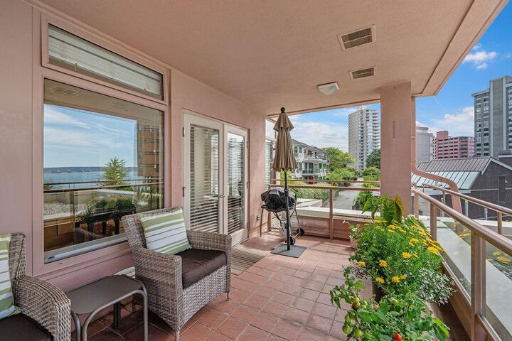 Property Photo: 2271 Bellevue Avenue 402 BC V7V 4X1