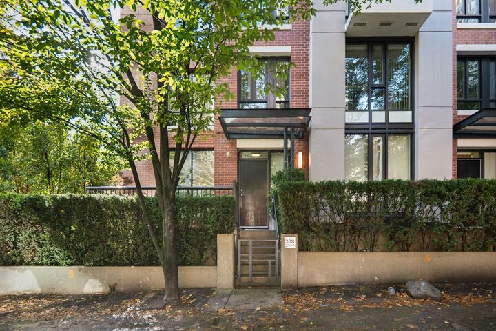 Property Photo: 308 Smithe Street BC V6B 1S3