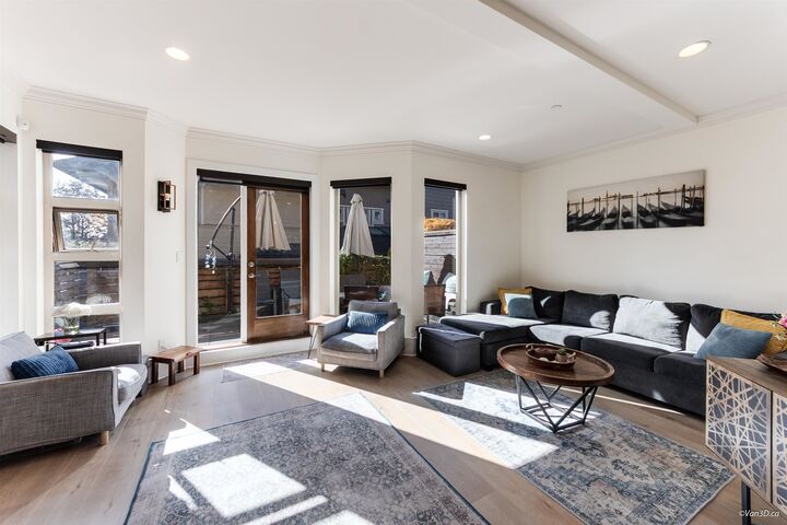 215 E 4th Street 9 — photo 1