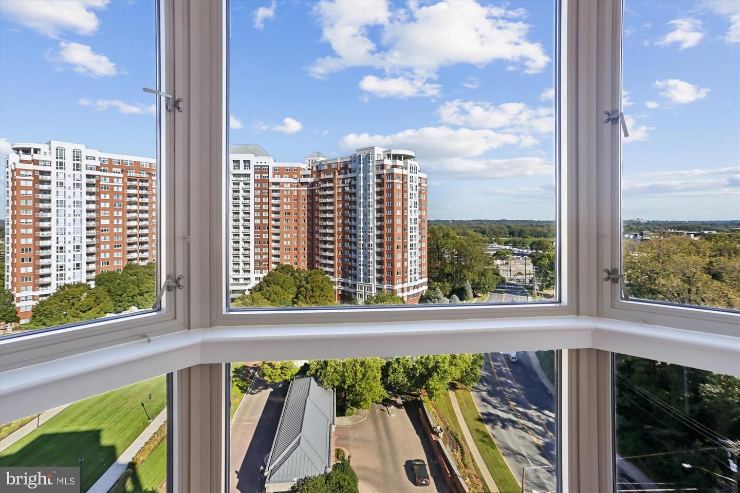 Property Photo: 5809 Nicholson Lane 1402 MD 20852