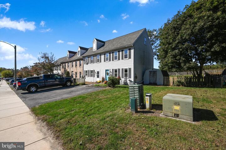 Property Photo:  35 Hilldale Drive  PA 17522 