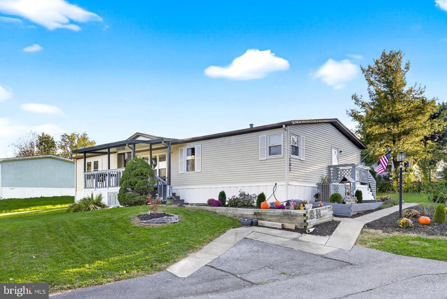 Property Photo:  107 Longwood Court E  PA 17603 