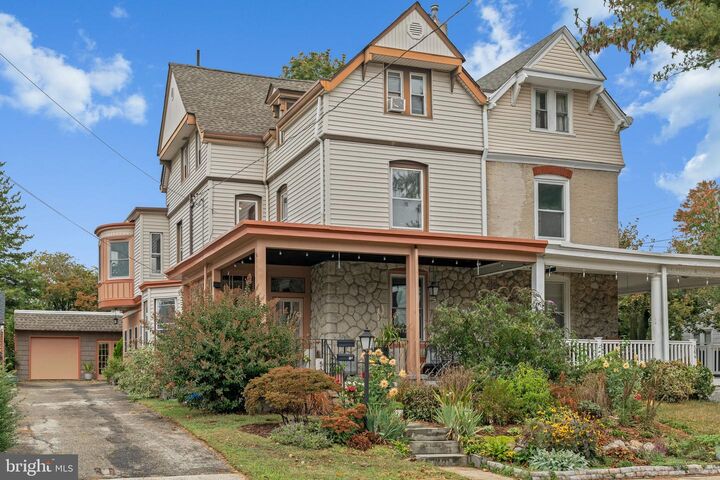Property Photo: 562 Leverington Avenue PA 19128