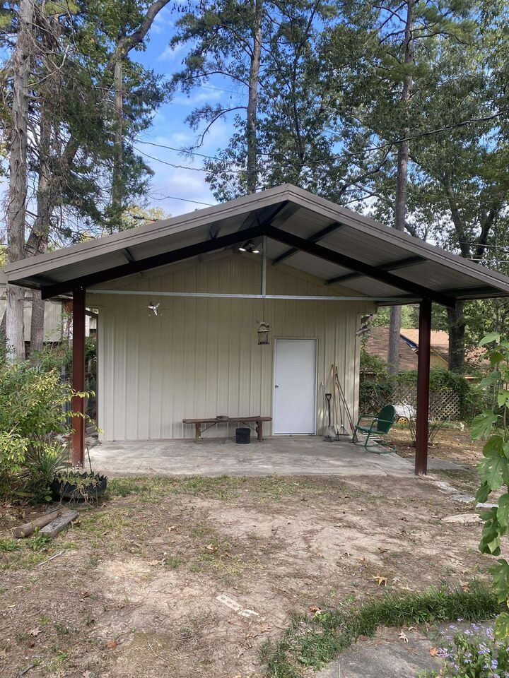 Property Photo:  5 Westwood Lane  AR 72204 