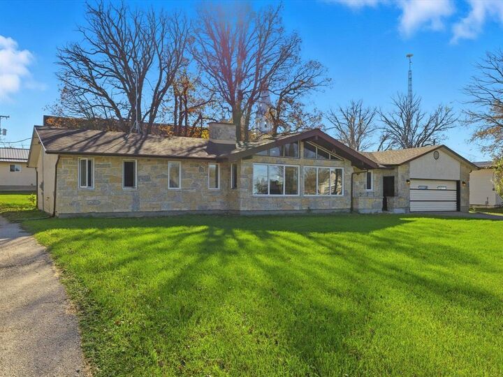 Property Photo: 102 De La Grotte Avenue MB R0A 1T0