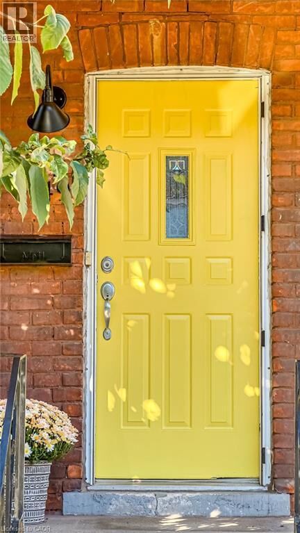 Property Photo:  49 Madison Avenue  ON L8L 5Y5 