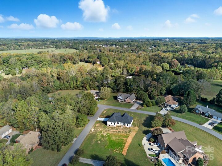 Property Photo:  1213 Creekside Drive  NC 28613 