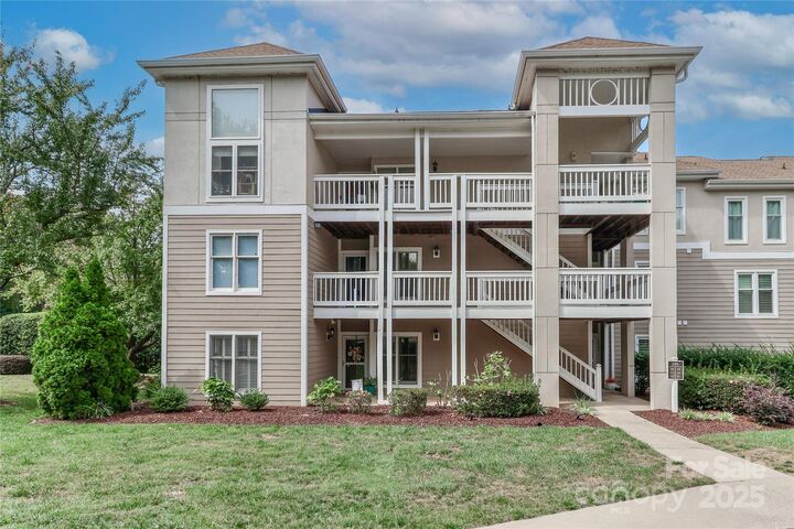 Property Photo:  18563 Vineyard Point Lane  NC 28031