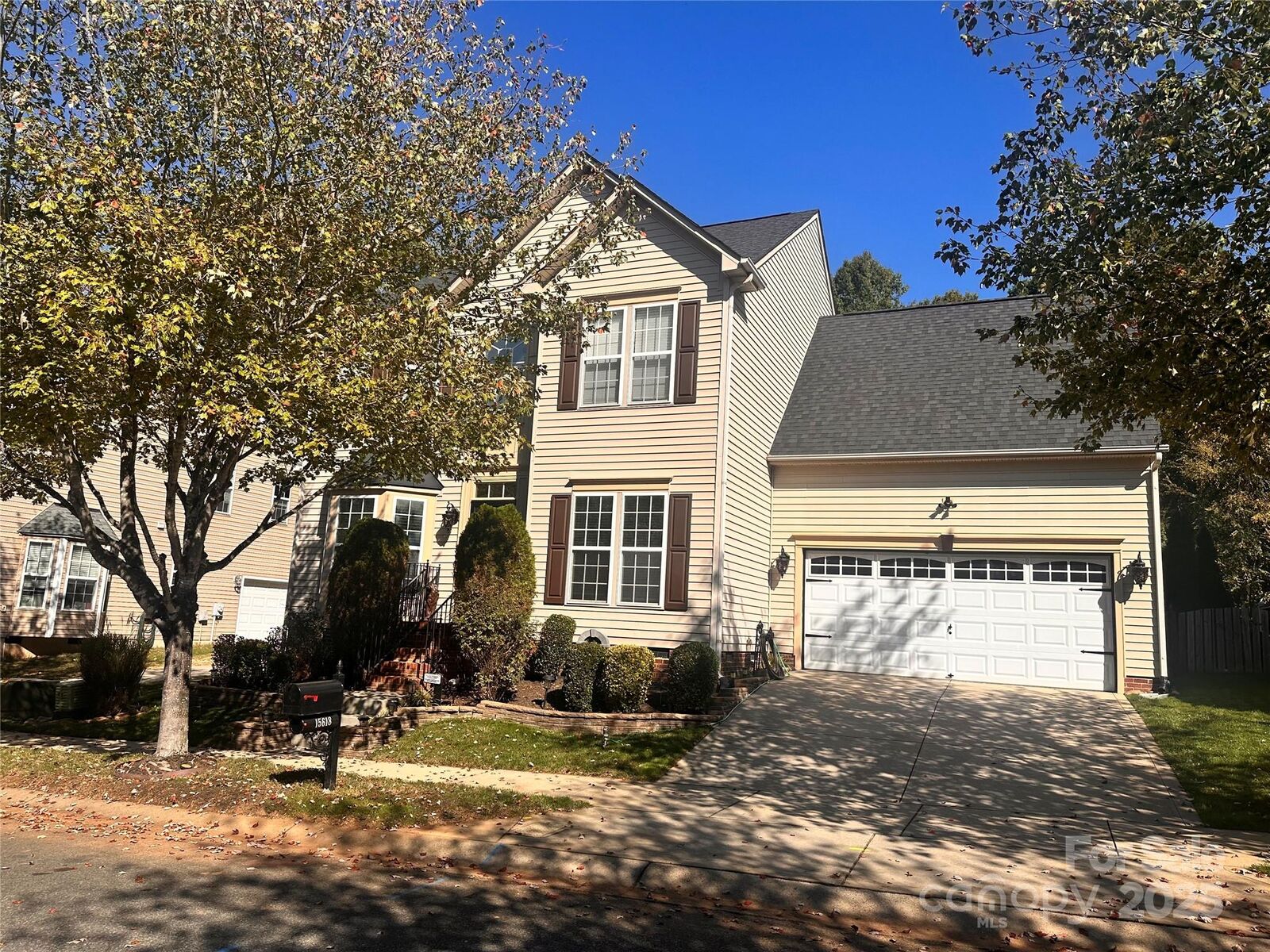 Property Photo: 15618 Troubadour Lane NC 28078