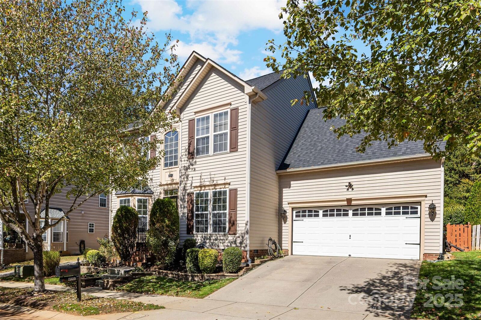 Property Photo: 15618 Troubadour Lane NC 28078
