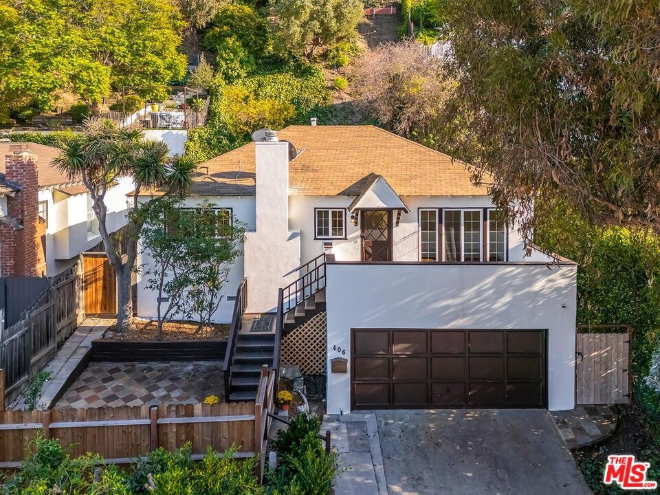 Property Photo: 406 Entrada Dr CA 90402