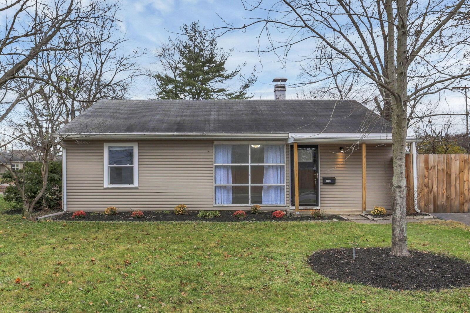 Property Photo:  2963 Brownlee Avenue  OH 43209 