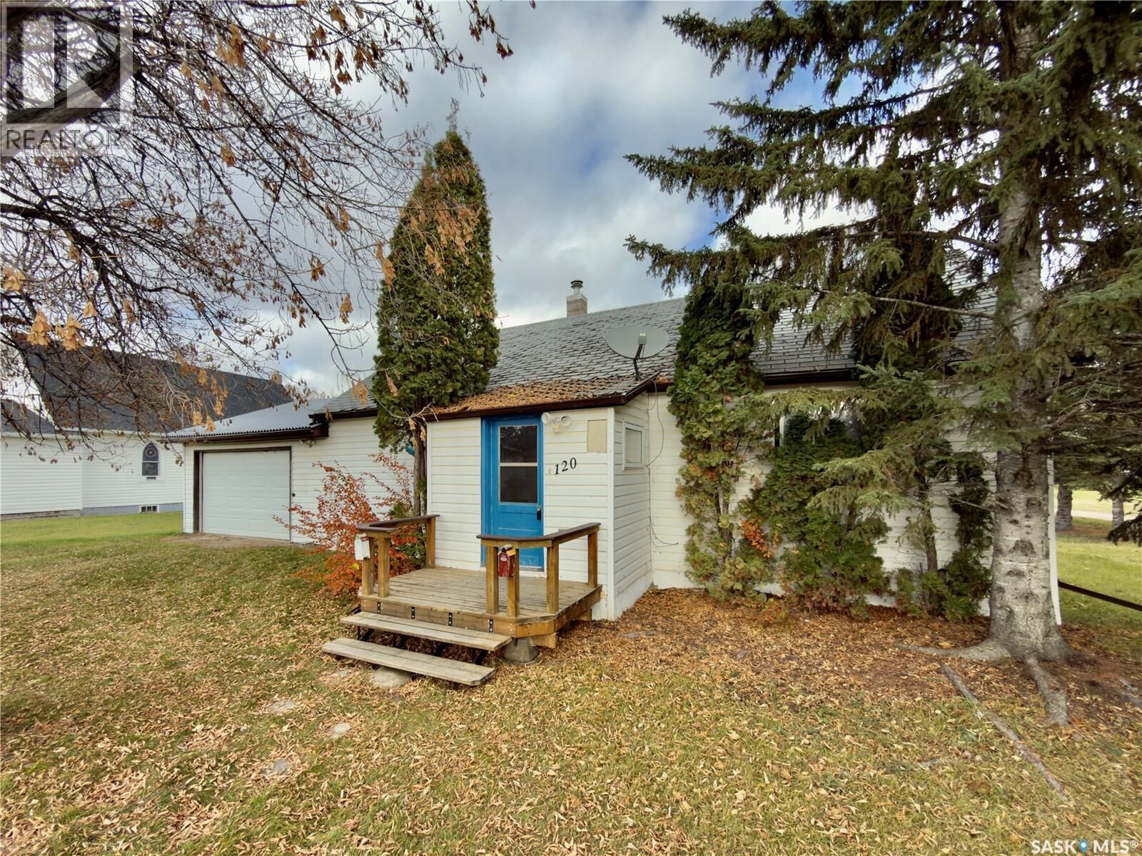 Property Photo: 120 3rd Avenue SK S0A 2M0