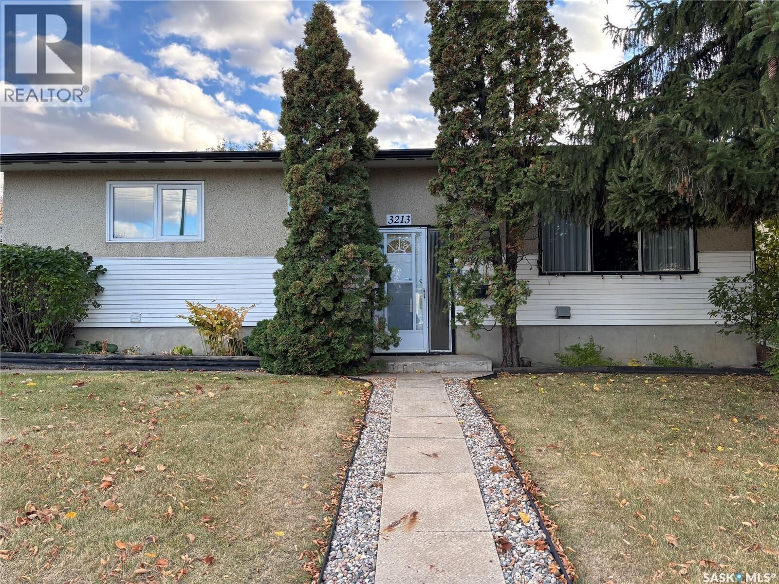 Property Photo: 3213 33rd Street W SK S7L 4R1