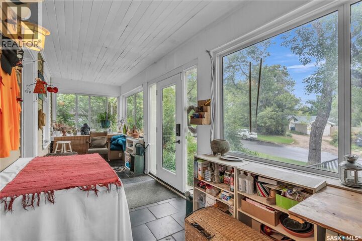 Property Photo: 317 G Avenue N SK S7L 1Z2