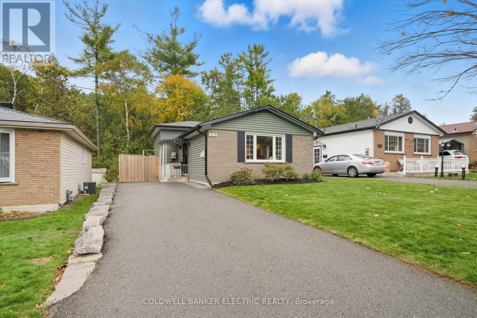 Property Photo: 1673 Redwood Drive ON K9K 1M2