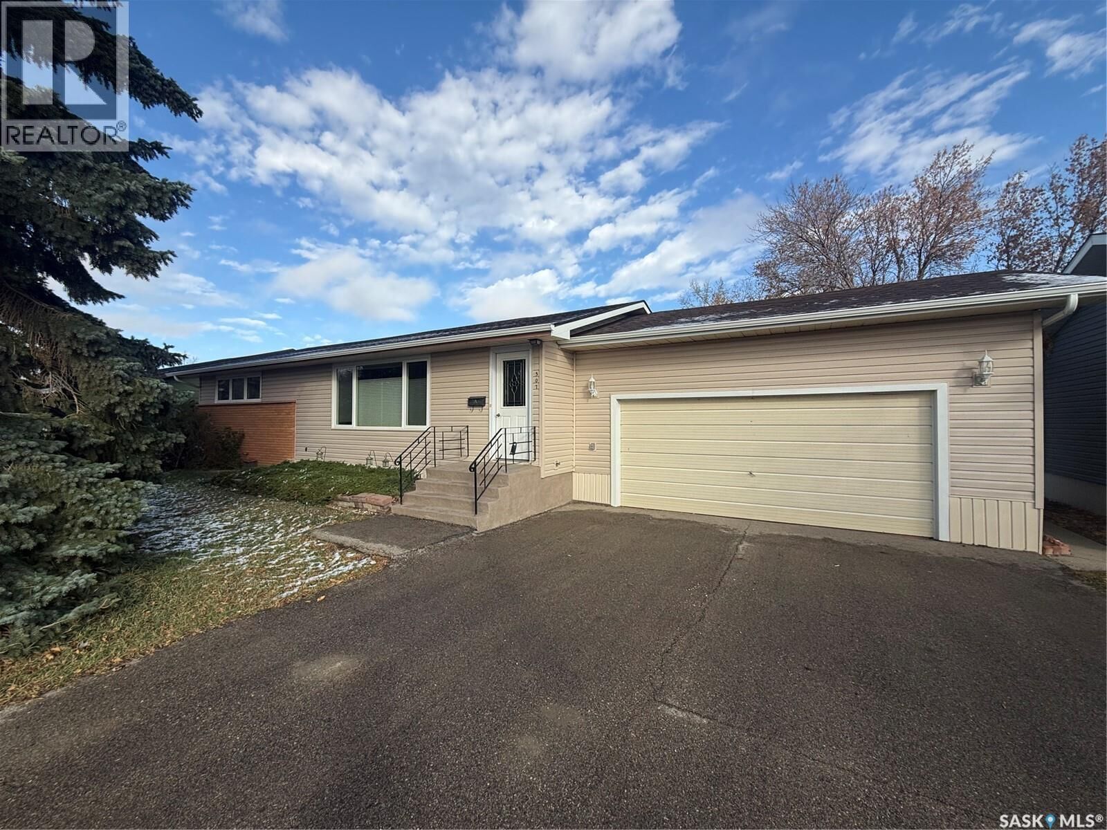 Property Photo: 507 7th Avenue E SK S0H 0B0