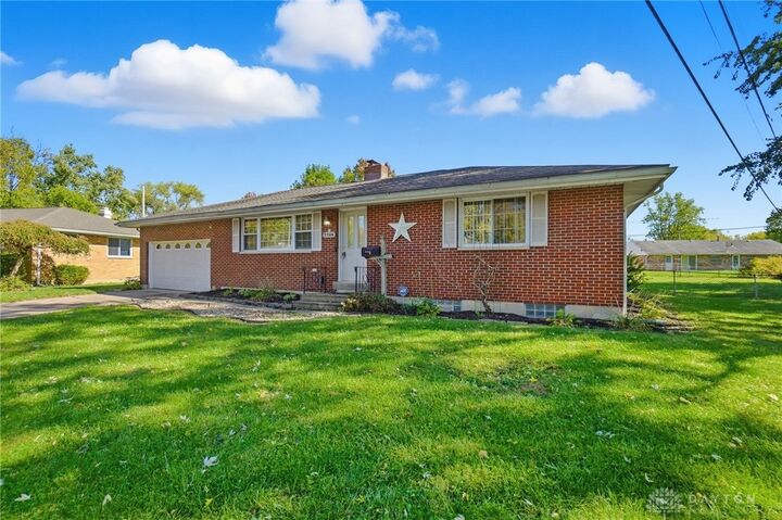 Property Photo: 2286 Yorkshire Place OH 45419