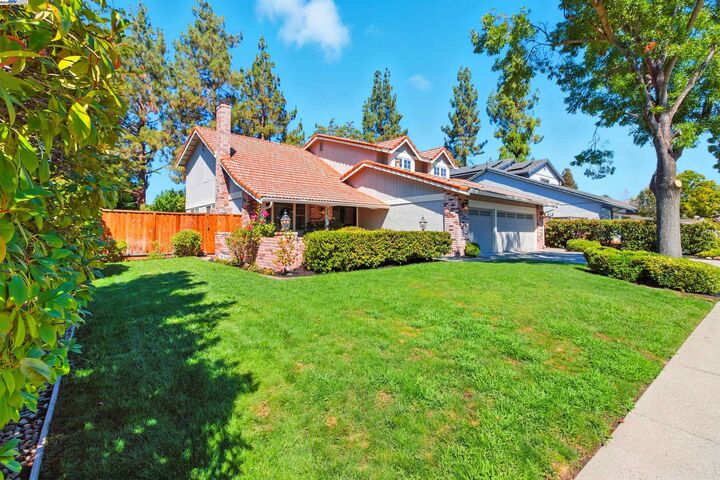 Property Photo: 2673 Velvet Way CA 94596