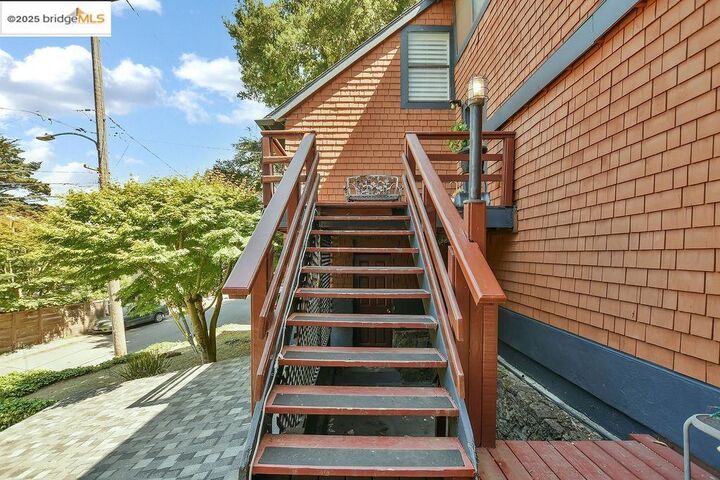 Property Photo: 7141 Homewood Dr CA 94611