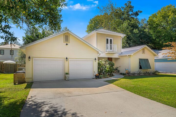 Property Photo: 68 S Blue Heron Drive FL 32459