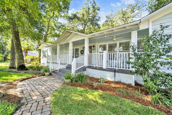 Property Photo: 32 SE Bay Drive FL 32548