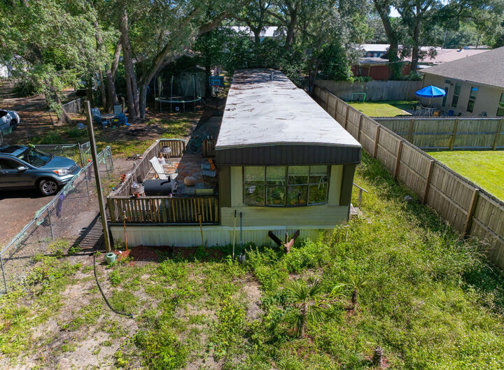 Property Photo:  765 Pinecrest Lane  FL 32547