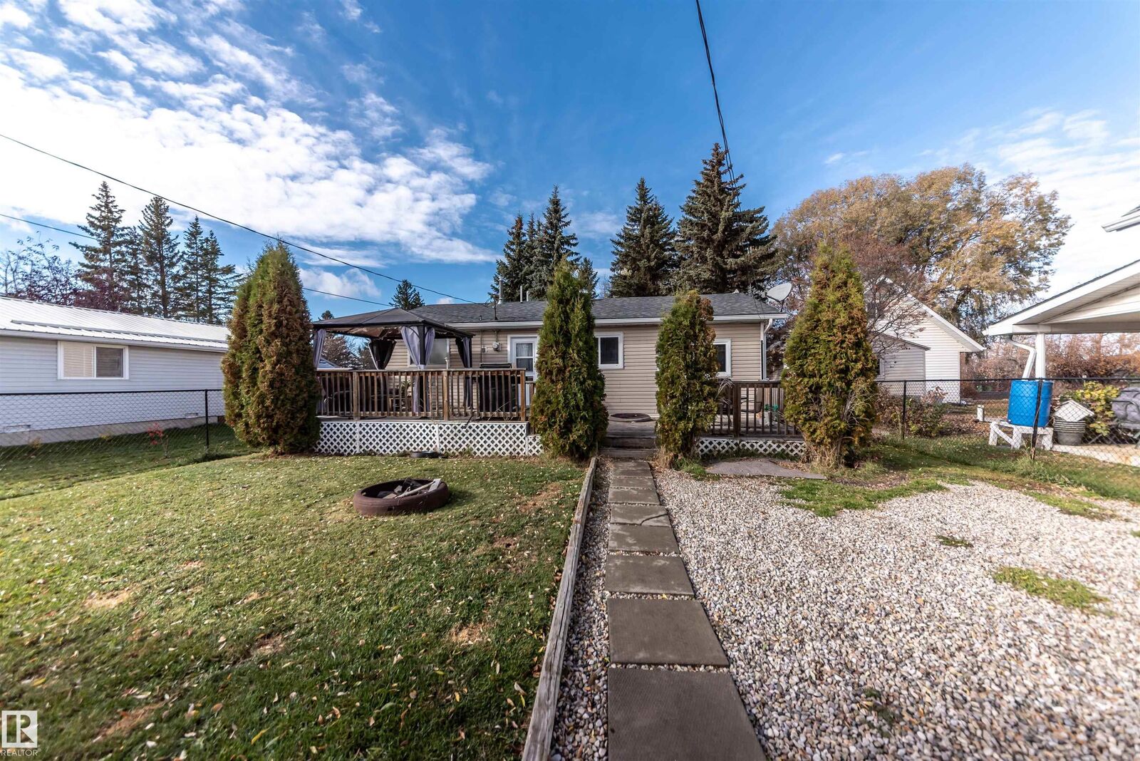 Property Photo: 5021 Lakeview AB T0E 0A0