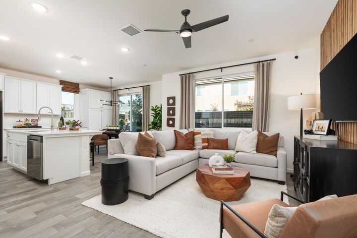 Property Photo: 6533 E Clingstone Drive CA 93727