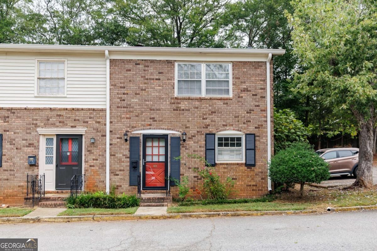 Property Photo:  185 Eaglewood Way  GA 30606