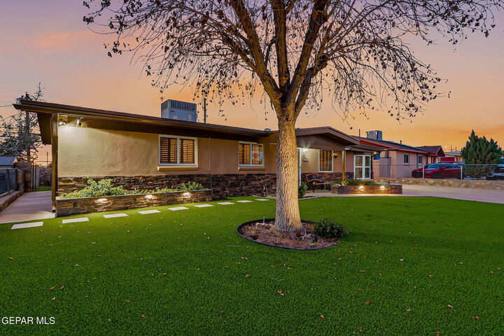 Property Photo: 1121 Stanley Street TX 79907