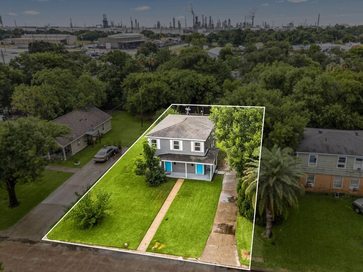 Property Photo: 1117 &Amp 1119 1st Ave N TX 77590