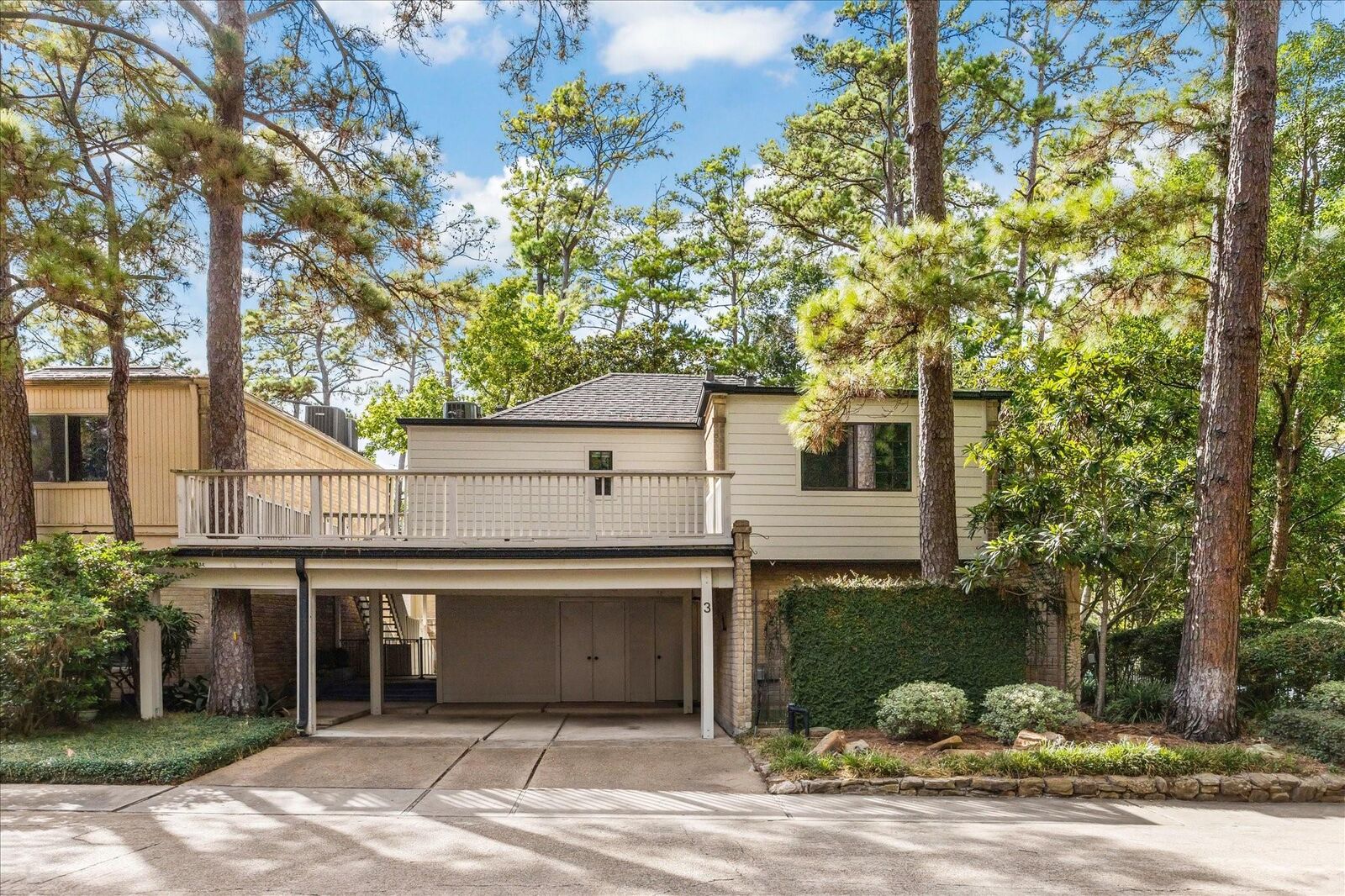 Property Photo:  201 Vanderpool Lane 3  TX 77024 
